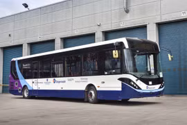 Chiếc xe buýt không người lái của Anh dài 11,5m - Ảnh: Stagecoach Manchester