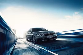 Khách hàng mua BMW 520i sẽ được miễn phí bảo dưỡng trong ba năm hoặc 30.000km.
