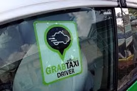 Taxi công nghệ tại Việt Nam cũng sẽ phải gắn mào trên nóc