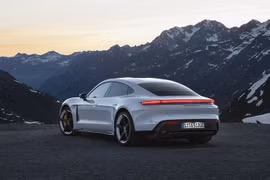 Porsche Taycan, xe chạy điện đầu tiên của hãng. Ảnh: Porsche 