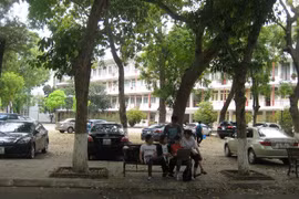 Sinh viên không đủ tư cách là "thượng đế" trong giáo dục vì tiền học phí của họ là do gia đình chu cấp
