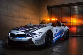 Mẫu xe dẫn đường BMW i8 Roadster dành cho giải đua Formula E.