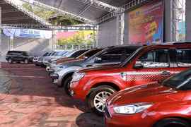Hội chợ Oto.com.vn lần 1 (tại TP HCM) đã hút hơn 2.500 lượt khách tham quan và gần 100 xe đặt mua ngay trong 2 ngày tổ chức.
