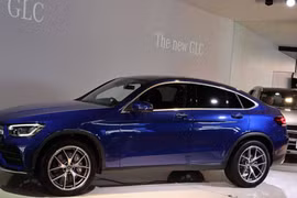 SUV cỡ trung Mercedes GLC 300 vừa được công bố có màn hình rộng 10,25 inch và hệ thống thông tin giải trí MBUX là trang bị tiêu chuẩn 