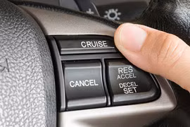 Các nút điều chỉnh trên vô-lăng. 