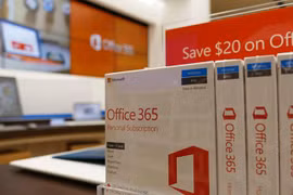 Office 365 mang đến nhiều ưu điểm hơn so với Office 2019. ẢNH: AFP