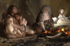 Một bức tranh ghi lại cuộc sống của gia đình người Neanderthal trong hang động.