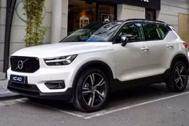 Chiếc XC40 giá 1,75 tỷ trên phố Hà Nội.