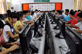Với tình trạng thiếu giáo viên ở vùng nông thôn, Trung Quốc hy vọng các bài học trực tuyến sẽ tạo điều kiện để học sinh nông thôn được tiếp cận giáo dục - Ảnh: SCMP