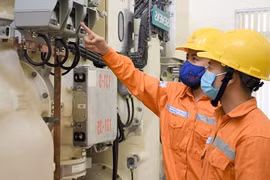 Bảo đảm vững chắc cung ứng điện cho sản xuất kinh doanh và đời sống nhân dân là nhiệm vụ chính trị quan trọng hàng đầu của ngành điện.