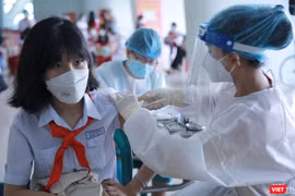 Học sinh được tiêm vaccine phòng COVID-19
