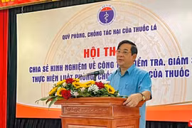 PGS.TS Lương Ngọc Khuê - Phó Chủ tịch Hội đồng Y khoa Quốc gia, Cục trưởng Cục Quản lý Khám chữa bệnh, Giám đốc Quỹ PCTH thuốc lá phát biểu tại hội thảo
