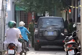 Khám xét nhà của ông Nguyễn Quốc Viễn (38 tuổi, Trưởng Ban Kiểm soát của VNCB) - Ảnh: Thanh Tuyền.