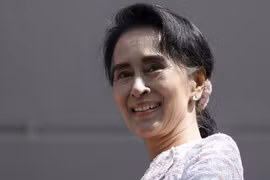 Bà Aung San Suu Kyi. 
