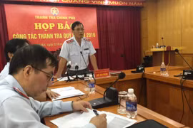 Ông Ngô Văn Khánh trả lời báo chí tại buổi họp báo