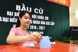 Cử tri Hà Nội đi bỏ phiếu sáng 22/5.