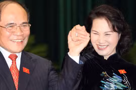 Ông Nguyễn Sinh Hùng và Phó Chủ tịch Quốc Hội Nguyễn Thị Kim Ngân