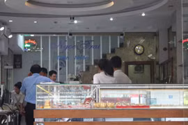 Ngày 3.12, mọi hoạt động giao dịch tại tiệm vàng N.P. vẫn diễn ra bình thường.