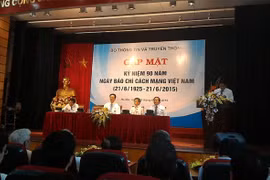 Thủ tướng Nguyễn Tấn Dũng gặp mặt báo chí chiều 19-6. Ảnh: C.T