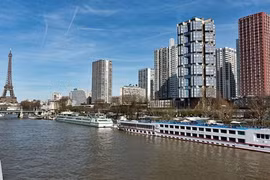 Khách sạn Nikko tại khu Front de Seine, ngoài cùng bên phải. Ảnh nguồn wikipedia