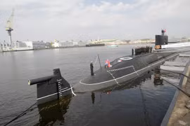 Tàu ngầm Lada đầu tiên, chiếc Saint Petersburg do nhà máy Admiralty đóng đang chạy thử nghiệm - Ảnh: TASS