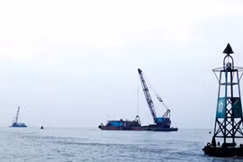 Phao 17 khu vực thi công nạo vét duy tu luồng Vũng Tàu - Thị Vải do Tổng Cty Bảo đảm An toàn Hàng hải miền Nam làm chủ đầu tư. Ảnh: PV.