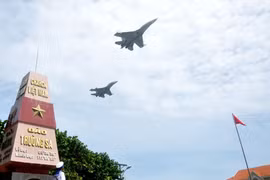 Su-30MK2 của không quân Việt Nam bay tuần tra tại khu vực quần đảo Trường Sa