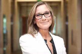 Bà Angela Ahrendts vừa đầu quân cho Apples đã hưởng lương "khủng" - Ảnh: Reuters