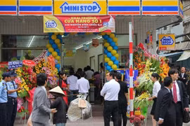 Cửa hàng đầu tiên giữa G7 và Ministop được khai trương cuối năm 2011 và hiện đang được sửa lại. 
