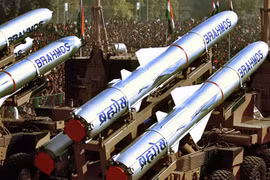 Tên lửa BrahMos trong một cuộc duyệt binh tại Ấn Độ (AP)