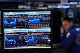 Trạm dữ liệu của Bloomberg bị ngừng hoạt động trong vài tiếng đồng hồ, làm ảnh hưởng đến hoạt động tài chính từ London cho đến Hong Kong. Ảnh. Reuters.