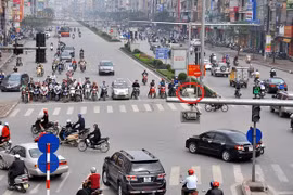 Một nút giao thông Hà Nội có lắp camera giám sát giao thông