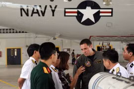 Phái đoàn quân sự Việt Nam thăm không đoàn máy bay trinh sát P-3 Orion của Mỹ