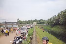 Hiện trường vụ án bí thư huyện chết trong xe cùng cô gái trẻ
