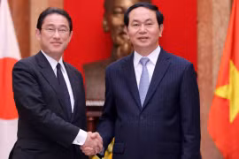 Ngoại trưởng Nhật Fumio Kishida và Chủ tịch nước Trần Đại Quang tại cuộc gặp ở Hà Nội ngày 6/5