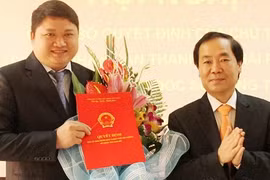 Vũ Đình Duy (trái)