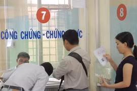 Người dân TP.HCM tại một điểm công chứng, chứng thực - Ảnh minh họa
