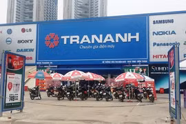 Đại siêu thị Trần Anh đang làm gì trên đất dự án chậm tiến độ?