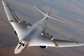 Máy bay ném bom chiến lược Tu-160 Nga. Ảnh: Airsoc