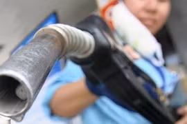 Giá xăng đã tăng trở lại, kết thúc chuỗi giảm dài kỷ lục trong thời gian qua.