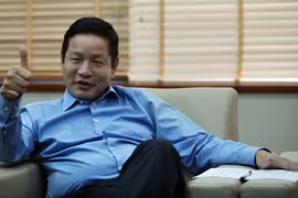 Chủ tịch Trương Gia Bình chia sẻ nhiều cuộc trao đổi tại Davos đều phải đứng. 
