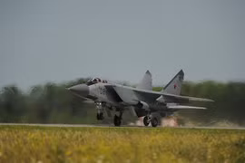 Tiêm kích đánh chặn Mig-31 của Không quân Nga - Ảnh: TASS 