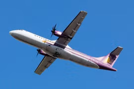Máy bay ATR 72 mang số XU 235 của Cambodia Angkor Air trước khi bị nạn - Ảnh: Đậu Tiến Đạt