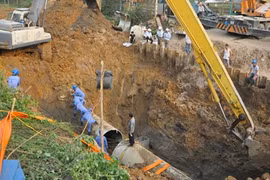 Tuyến đường ống nước sạch Sông Đà 1 đã vỡ nhiều lần trong thời gian qua. 
