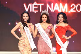 Hoa hậu và 2 á hậu của cuộc thi Hoa hậu Hoàn vũ Việt Nam 2015 Ảnh: Dương Vân