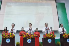 Cùng với TP.HCM và một số tỉnh thành khác, Đà Nẵng cũng đã thực hiện thí điểm kết nối, liên thông với hệ thống quản lý văn bản của Văn phòng Chính phủ (Trong ảnh: Lễ khánh thành Hệ thống thông tin chính quyền điện tử TP.Đà Nẵng)
