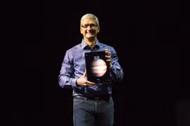 CEO Tim Cook giới thiệu iPad Pro tại sự kiện ngày 9-9 - Ảnh: CNET