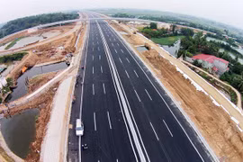 Dự án cao tốc Hà Nội - Hải Phòng được khởi công từ tháng 5/2008 với tổng đầu tư 45.487 tỷ đồng từ nguồn vốn vay của Ngân hàng phát triển Việt Nam. Toàn tuyến dài 105 km, trong đó 6 km chạy qua Hà Nội, 26 km qua Hưng Yên, 40 km qua Hải Dương và 33 km qua H