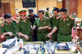 Lực lượng công an thu giữ vũ khí nguy hiểm của băng nhóm tội phạm có tổ chức do Nhật “khùng” cầm đầu