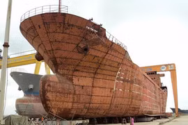 Một số nhà băng đã nhắm mắt siết nợ, "ôm" tàu nhưng đa phần vẫn chưa có cách giải quyết với các tài sản đảm bảo ngày càng tới kỳ bán sắt vụn.